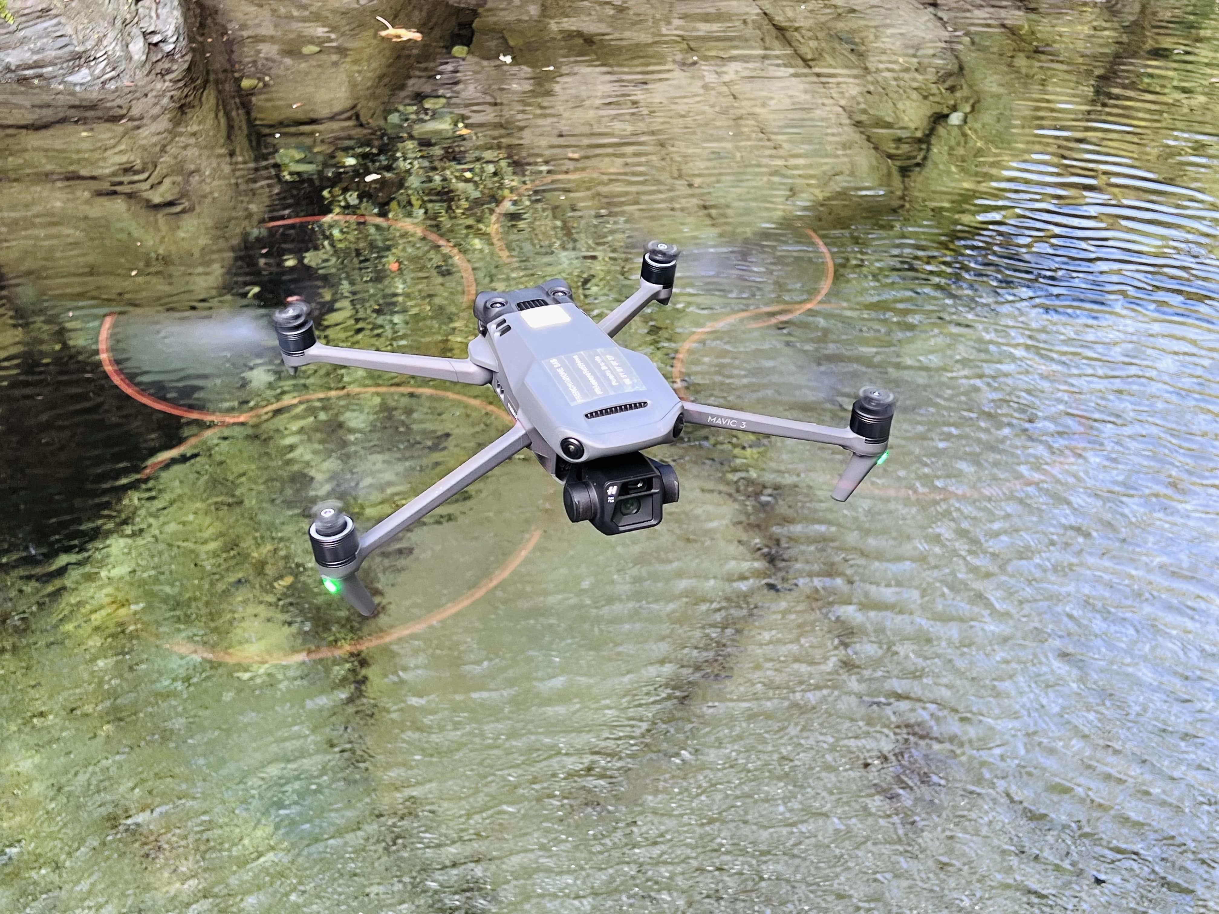 Cover Formation drone en Haute-Loire : Devenez un télépilote qualifié en 5 jours